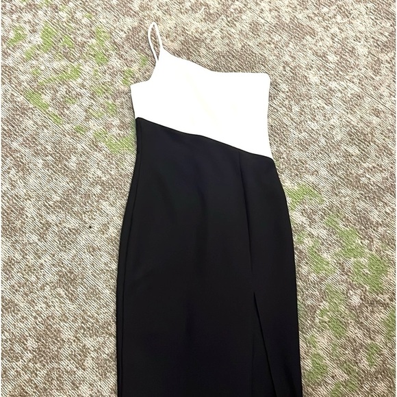 NWT,Likely, Sleek,Black & Ivory One-Shoulder Asymmetrical Sheath Dress, Size 6 - Picture 4 of 11